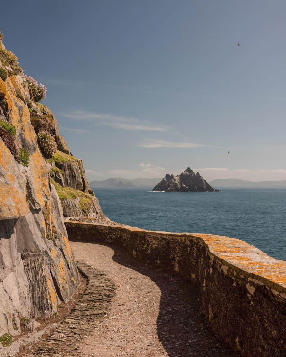 Kinfolk Magazineさんのインスタグラム写真 - (Kinfolk MagazineInstagram)「A snapshot of Ireland's Wild Atlantic Way from Kinfolk Wilderness. ☘️ (Photo: @richardgaston)」8月24日 22時07分 - kinfolk