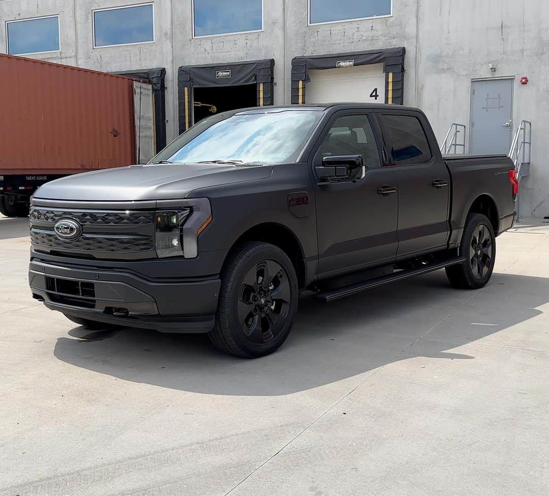 のインスタグラム：「Ford is making an all matte black F150 Lightning for 2024. That is all.」