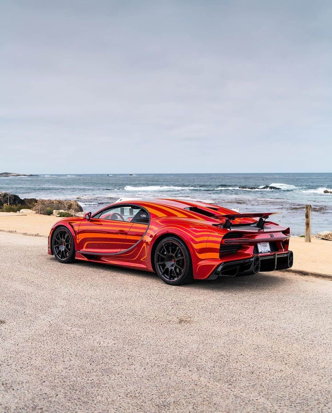 CarsWithoutLimitsさんのインスタグラム写真 - (CarsWithoutLimitsInstagram)「1 of 1 Bugatti Chiron Super Sport Vagues de Lumiéres “L’Aura”  📸 @zachbrehl  #carswithoutlimits #bugatti #chiron #chironsupersport #supersport」8月24日 22時22分 - carswithoutlimits