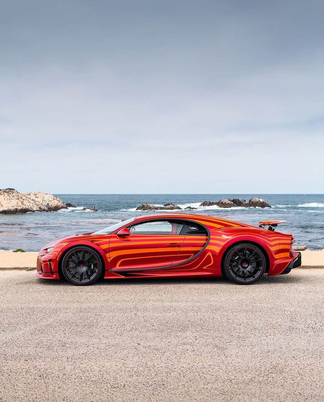 CarsWithoutLimitsのインスタグラム：「1 of 1 Bugatti Chiron Super Sport Vagues de Lumiéres “L’Aura”  📸 @zachbrehl  #carswithoutlimits #bugatti #chiron #chironsupersport #supersport」