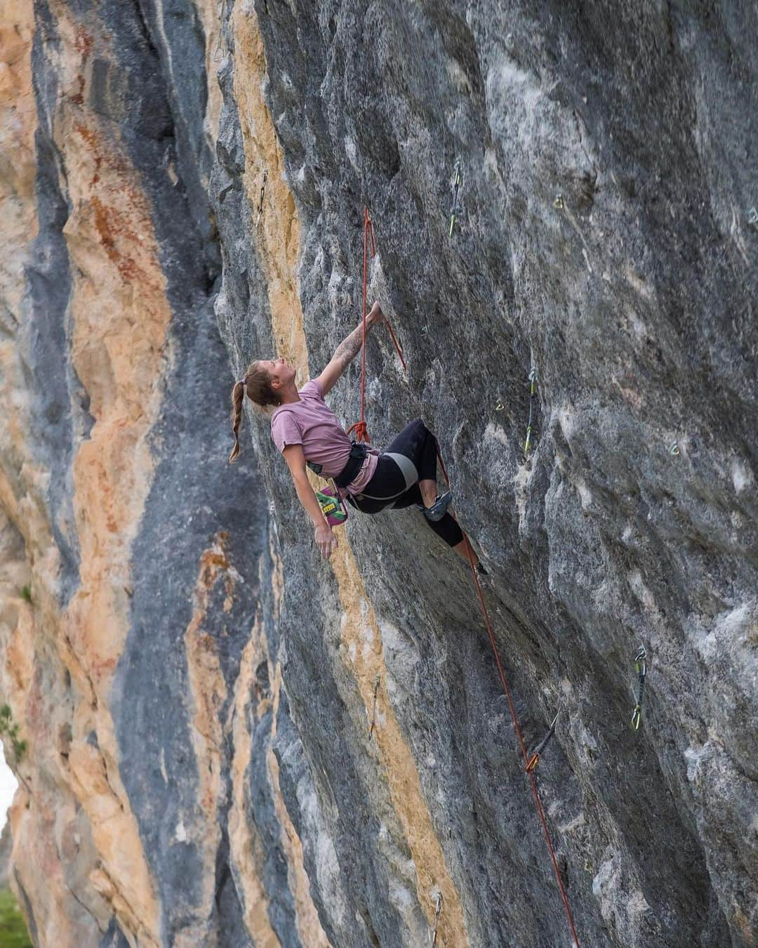 カロリーネ・ジンフーバーのインスタグラム：「@karo_sinnhuber feeling the pump on "Saume thing more" 8B/5.13d in La Saume  "Superb route at 2100m altitude - not only is the surroundings amazing up there, also the climbs! This route consists of 2 bouldery sections with a good rest in-between. Although the rest was really good, somehow the pump was super real" - @karo_sinnhuber  #rockclimbing #sportclimbing #france」