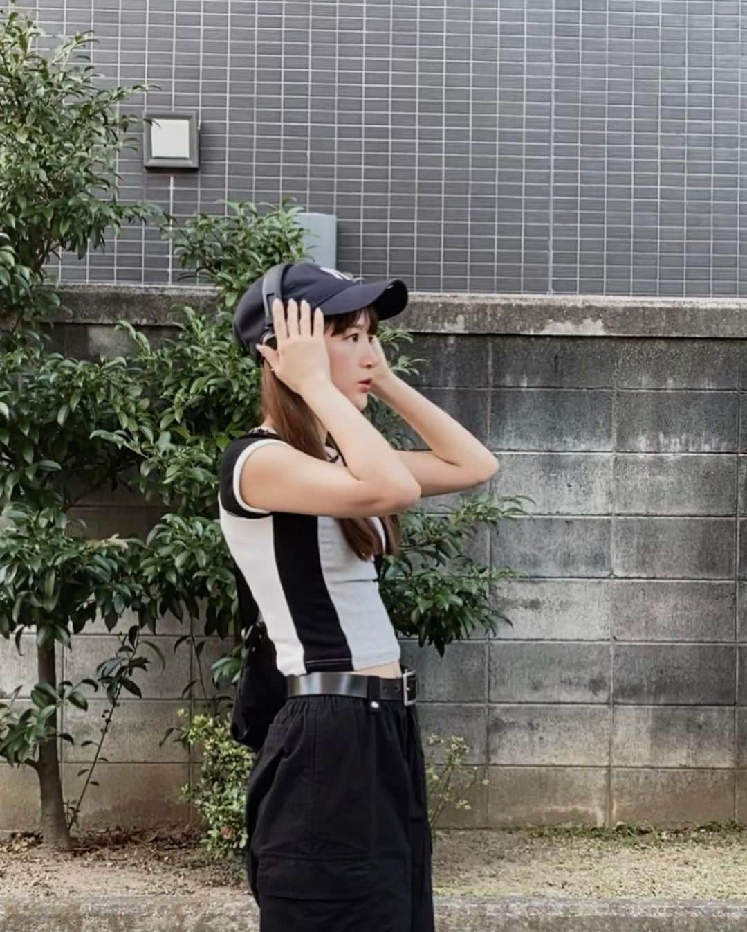 kikumi0823のインスタグラム：「8.23 誕生日むかえる事ができました🌻 いつも周りにいてくれる、家族、友達、仲間、生徒達、応援してくれている方、、 みんなに今日も感謝の気持ちでいっぱいになってる💭ありがとう♡  最近は久々のステージに向けてリハとレッスンで 気付いたら特別な写真も1枚もなく🫢 変わらず今日もTシャツにズボンです🎧🤍 沢山踊れてる事もありがたいな、、 これも1人ではできない事なので。♡  この1年も沢山踊りたいー！！  これからもこんな私ですが宜しくお願いします♡  お祝いメッセージくれたみんなありがとう🥺」