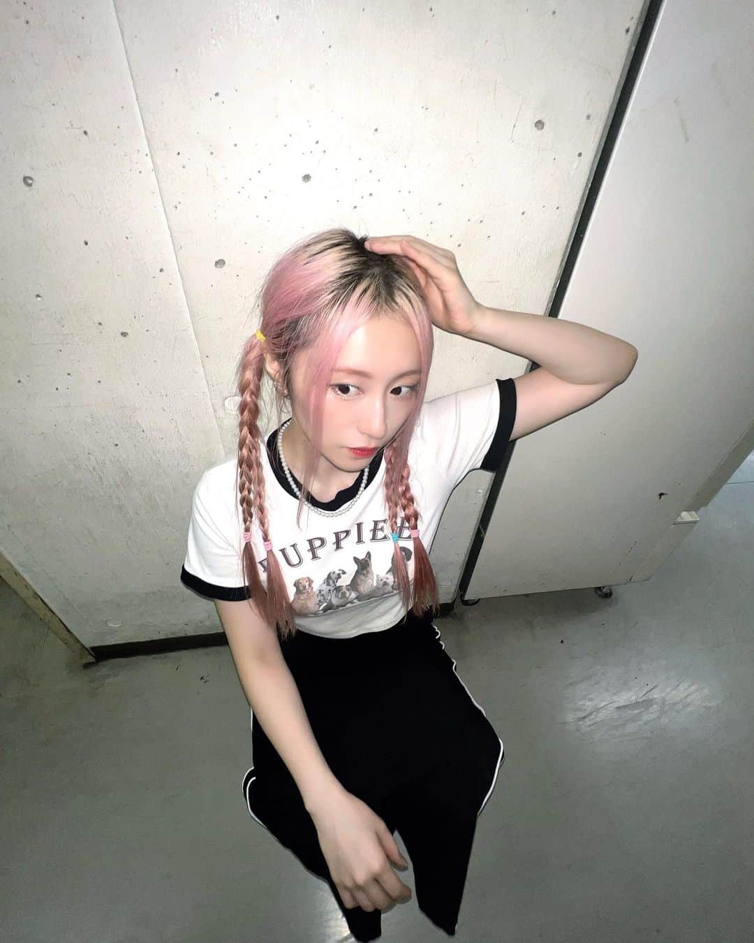 海羽凜のインスタグラム：「_  🐰🐹🐭🐱🐶  #셀카  #얼스타그램 #교복　#코스프레  #粉红色 #可爱  #韓国カフェ #韓国語勉強 #韓国ファッション  #網紅 #ガールクラッシュ #ﾘﾝﾎﾟﾄ #pinkhair」