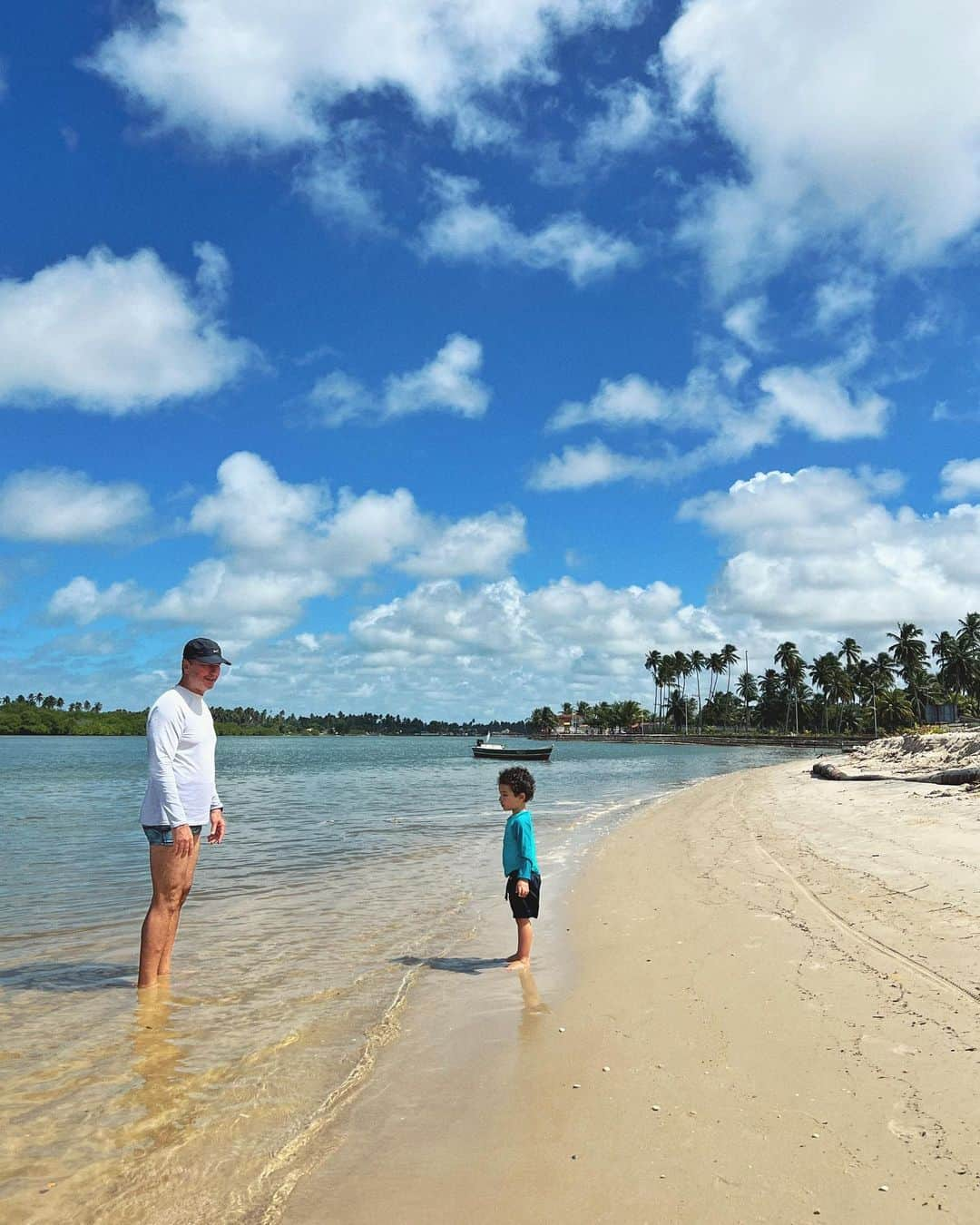 ブルーナ・テノリオさんのインスタグラム写真 - (ブルーナ・テノリオInstagram)「This is what winter looks like in Brazil. 🌞🌊 #vacationphotodump cause I’m still mentally there」8月24日 22時29分 - brunatenorio