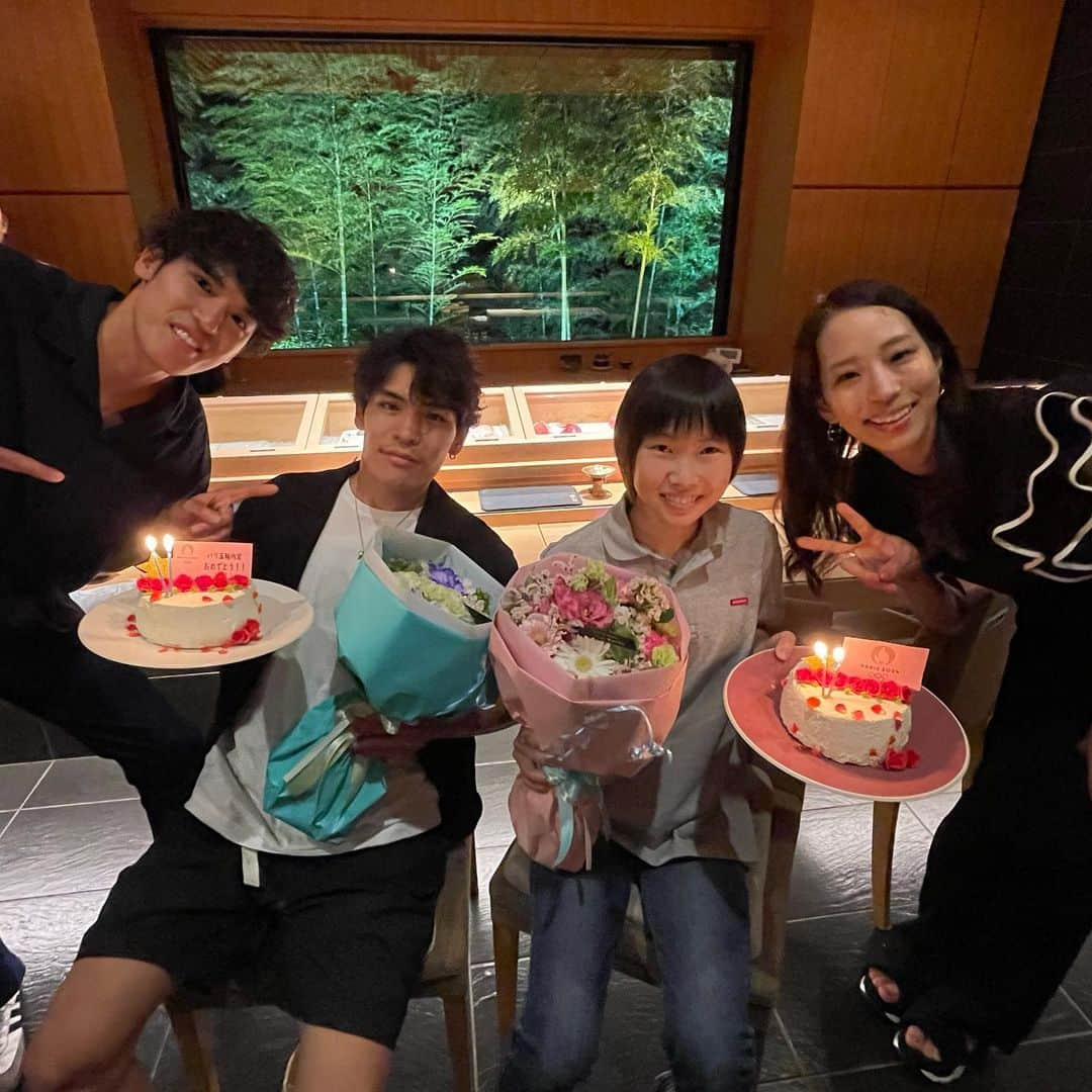 野口啓代のインスタグラム：「Congratulations for AI&TOMOA🎉🎉 I hope that left guy will be the next congratulatory!🤭🥇  だいすきな🍣で祝勝会🎊 一緒にお祝い出来て嬉しいっ！  改めて、 世界選手権 優勝🥇 パリ五輪内定おめでとう🎉🎉 来年も応援行きたいなぁ🇫🇷」