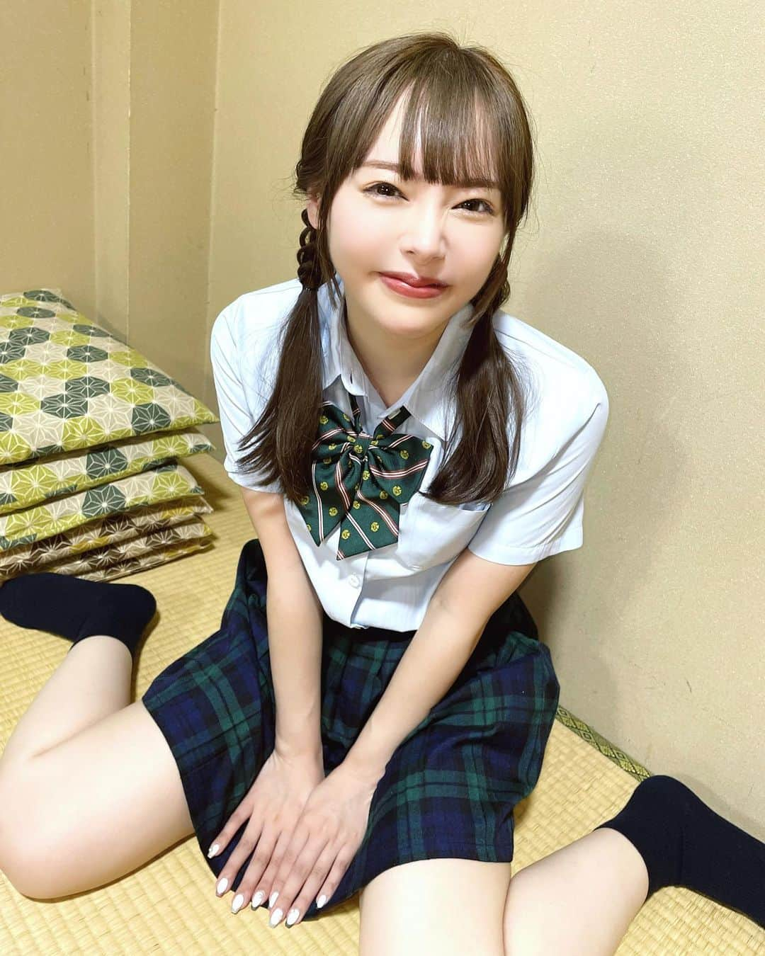 小倉由菜さんのインスタグラム写真 - (小倉由菜Instagram)「わたし大丈夫そうですか…？  #6年目AV女優 #本日の現場  #久しぶりの制服 😂😂😂」8月24日 22時36分 - ogura_yuna