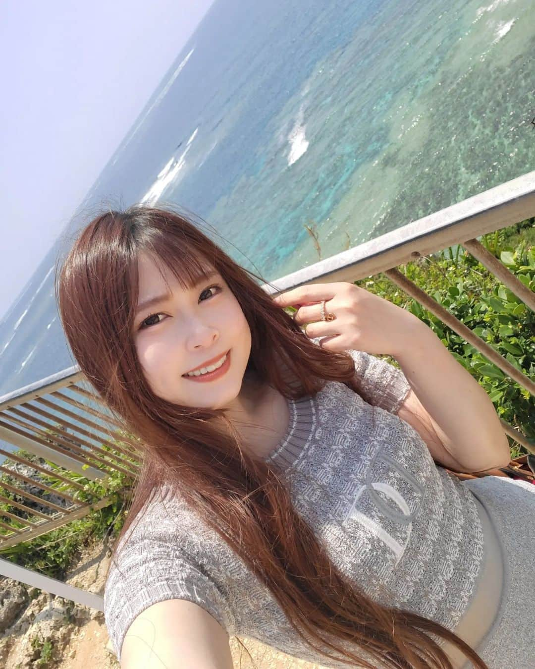 広瀬みくのインスタグラム：「次の沖縄も楽しみ🥰早くまた行きたい♡       #沖縄 #海 #果報バンタ #きれいな海 #きれいな景色 #沖縄旅行 #キャンギャル #レースクイーン #沖縄好きな人と繋がりたい #okinawatrip #okinawa #view #ocean #japanesegirl #racequeen #selfie #darich」