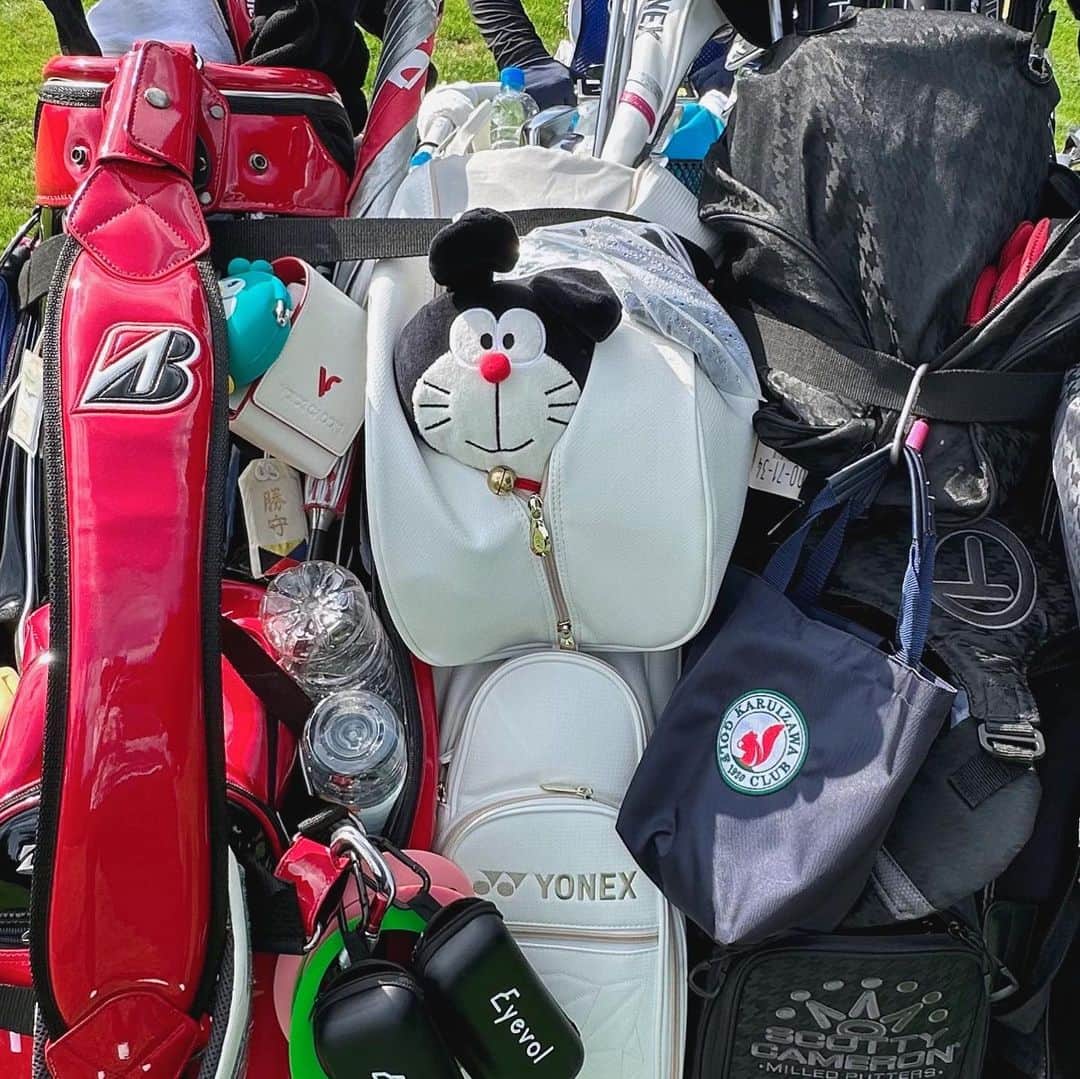 高島礼子さんのインスタグラム写真 - (高島礼子Instagram)「キャディーさんの可愛いセッティングに癒されました🤭⚡️ お気に入りのゴルフウェアで🏌️‍♀️  #ゴルフ #ゴルフウェア #キャディーバック」8月24日 22時38分 - reico.official