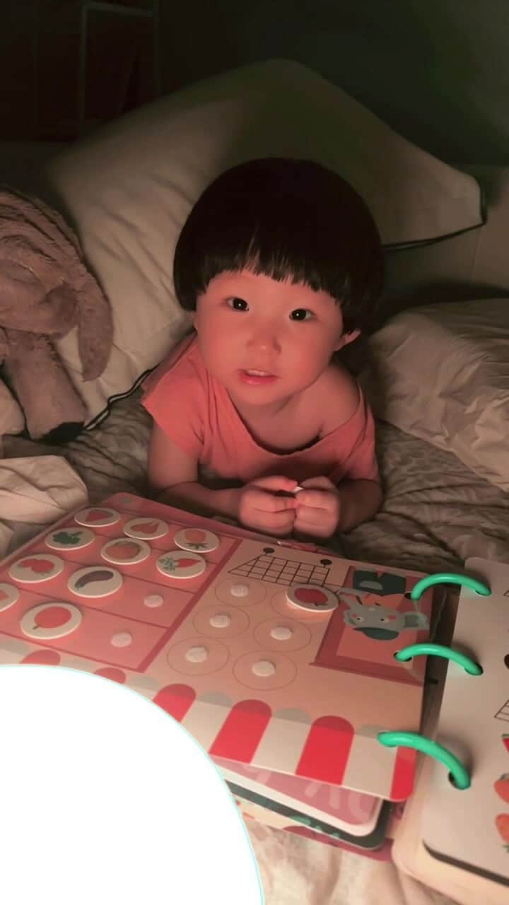 ペ・ユンジョンのインスタグラム：「오늘까지25개월아들 서재율라이브👏🏽👏🏽 이제 제법 말 잘하죠🫣 요즘 얘랑노는거 넘 재밌다요❤️  #25개월아기 #마지막날#내일#26개월아기」