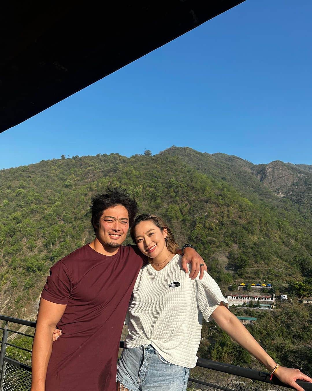 結子さんのインスタグラム写真 - (結子Instagram)「Happy 3rd wedding anniversary 🤍 結婚して3年が経ちました🥳付き合い始めて何年かはよくわかりませんが多分9年だと思います。 結婚してからの方が喧嘩も少なく 仲良くやっています笑😂 これからも夫婦共々よろしくお願いします🙇🏻‍♀️🤍 P.S.ふたりのいい写真がなかなかないのでこれからはいい写真が撮れるといいなと思います #結婚記念日#8月14日」8月24日 22時41分 - yuiko_yyy