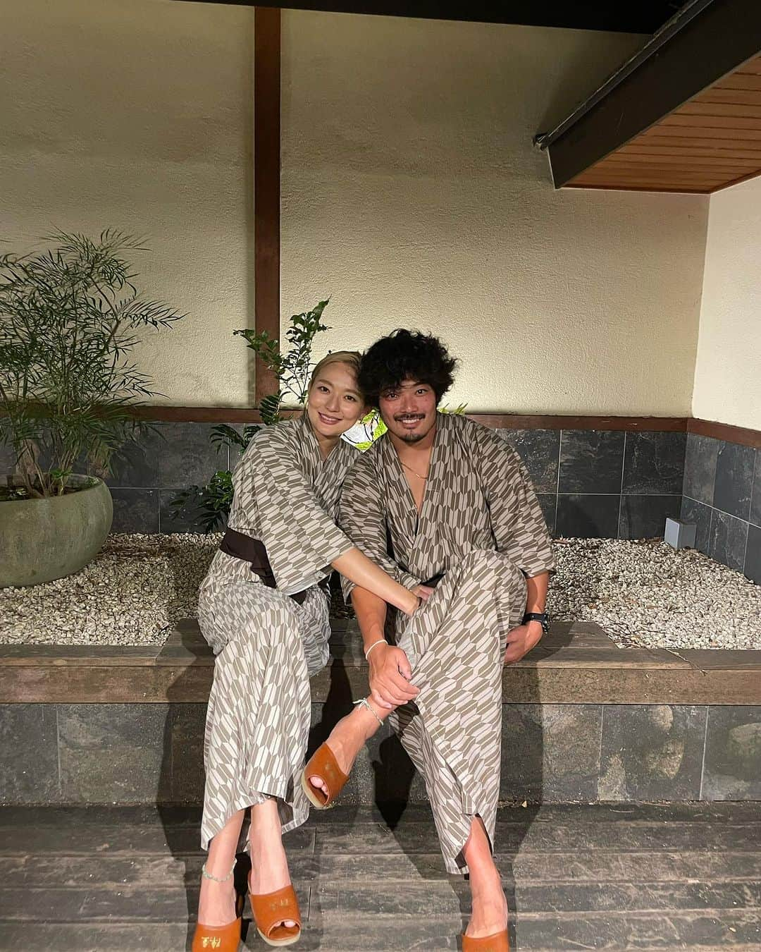 結子さんのインスタグラム写真 - (結子Instagram)「Happy 3rd wedding anniversary 🤍 結婚して3年が経ちました🥳付き合い始めて何年かはよくわかりませんが多分9年だと思います。 結婚してからの方が喧嘩も少なく 仲良くやっています笑😂 これからも夫婦共々よろしくお願いします🙇🏻‍♀️🤍 P.S.ふたりのいい写真がなかなかないのでこれからはいい写真が撮れるといいなと思います #結婚記念日#8月14日」8月24日 22時41分 - yuiko_yyy