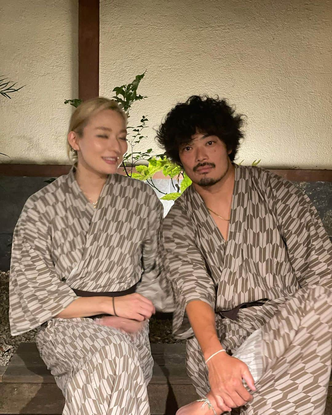 結子のインスタグラム：「Happy 3rd wedding anniversary 🤍 結婚して3年が経ちました🥳付き合い始めて何年かはよくわかりませんが多分9年だと思います。 結婚してからの方が喧嘩も少なく 仲良くやっています笑😂 これからも夫婦共々よろしくお願いします🙇🏻‍♀️🤍 P.S.ふたりのいい写真がなかなかないのでこれからはいい写真が撮れるといいなと思います #結婚記念日#8月14日」