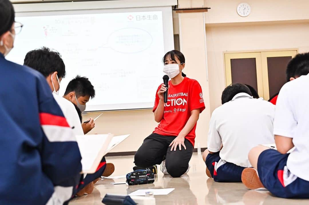 三好南穂さんのインスタグラム写真 - (三好南穂Instagram)「ALL BASKETBALL ACTION Supported by 日本生命 〜ALL BASKETBALLで日本を元気に〜  本日、日本生命さんプレゼンツのイベント、DREAM HOOP PJ @沖縄 に参加させていただきました！ 夢についての授業やバスケットボール教室を通して、子どもたちと交流でき、楽しかったです！ 未来に夢と希望ばかりの子供たちは最高ですね✨  川村さんとは初めてお仕事ご一緒させていただきましたが、1日が終わる頃には初めてとは思えないくらいの距離感まで詰めちゃいました🤣 良いペアということで😁😁  明日からはいよいよW杯が始まりますね🔥 みんなで日本を応援しましょう！ 日本一丸💪  #日本生命  #fibawc」8月24日 22時44分 - i_am_miiiyooo