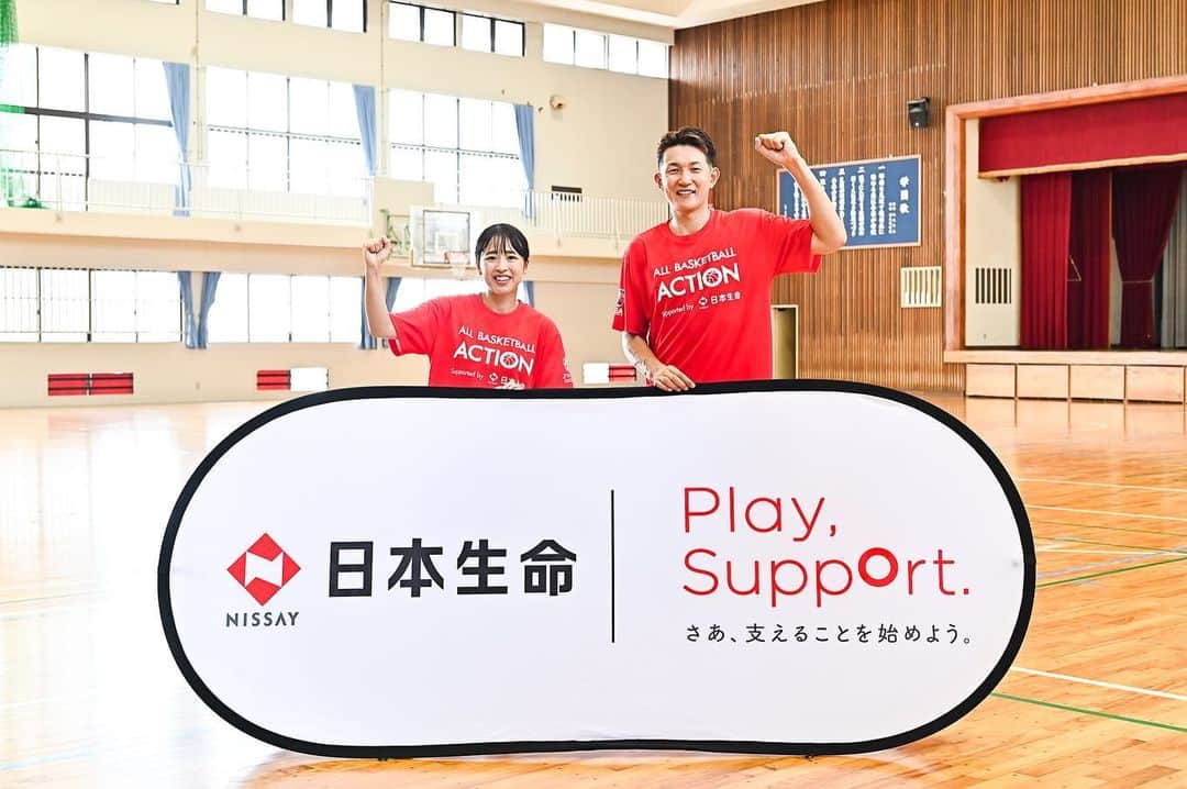 三好南穂のインスタグラム：「ALL BASKETBALL ACTION Supported by 日本生命 〜ALL BASKETBALLで日本を元気に〜  本日、日本生命さんプレゼンツのイベント、DREAM HOOP PJ @沖縄 に参加させていただきました！ 夢についての授業やバスケットボール教室を通して、子どもたちと交流でき、楽しかったです！ 未来に夢と希望ばかりの子供たちは最高ですね✨  川村さんとは初めてお仕事ご一緒させていただきましたが、1日が終わる頃には初めてとは思えないくらいの距離感まで詰めちゃいました🤣 良いペアということで😁😁  明日からはいよいよW杯が始まりますね🔥 みんなで日本を応援しましょう！ 日本一丸💪  #日本生命  #fibawc」