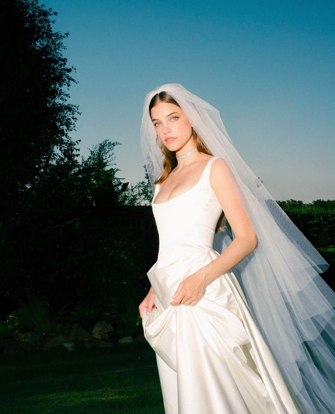 ヴィヴィアンウエストウッドさんのインスタグラム写真 - (ヴィヴィアンウエストウッドInstagram)「Hungarian model @realbarbarapalvin got married in the Camille dress and Terra Train in pearl white silk satin, paired with a Cathedral veil, in ivory tulle.⁠ ⁠ Photography by @thereduster⁠ and @eskuvoifotosom  Styling by @marc_eram⁠ ⁠ #VWBridal #WestwoodBridal」8月24日 22時45分 - viviennewestwood