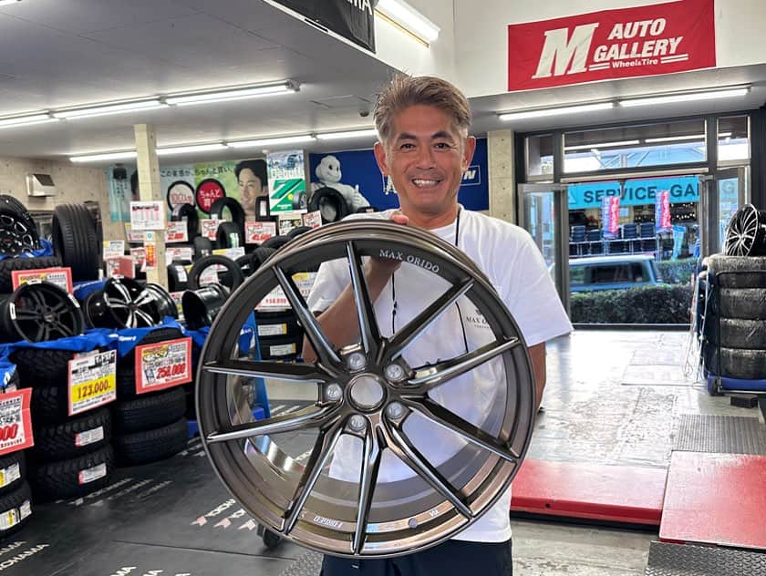 織戸学のインスタグラム：「TOYOTA PRIUS  Completion of new forged wheels   @mautogallery_tsuzuki   @130ryokohama  @ridox559_maxorido   #maxorido」