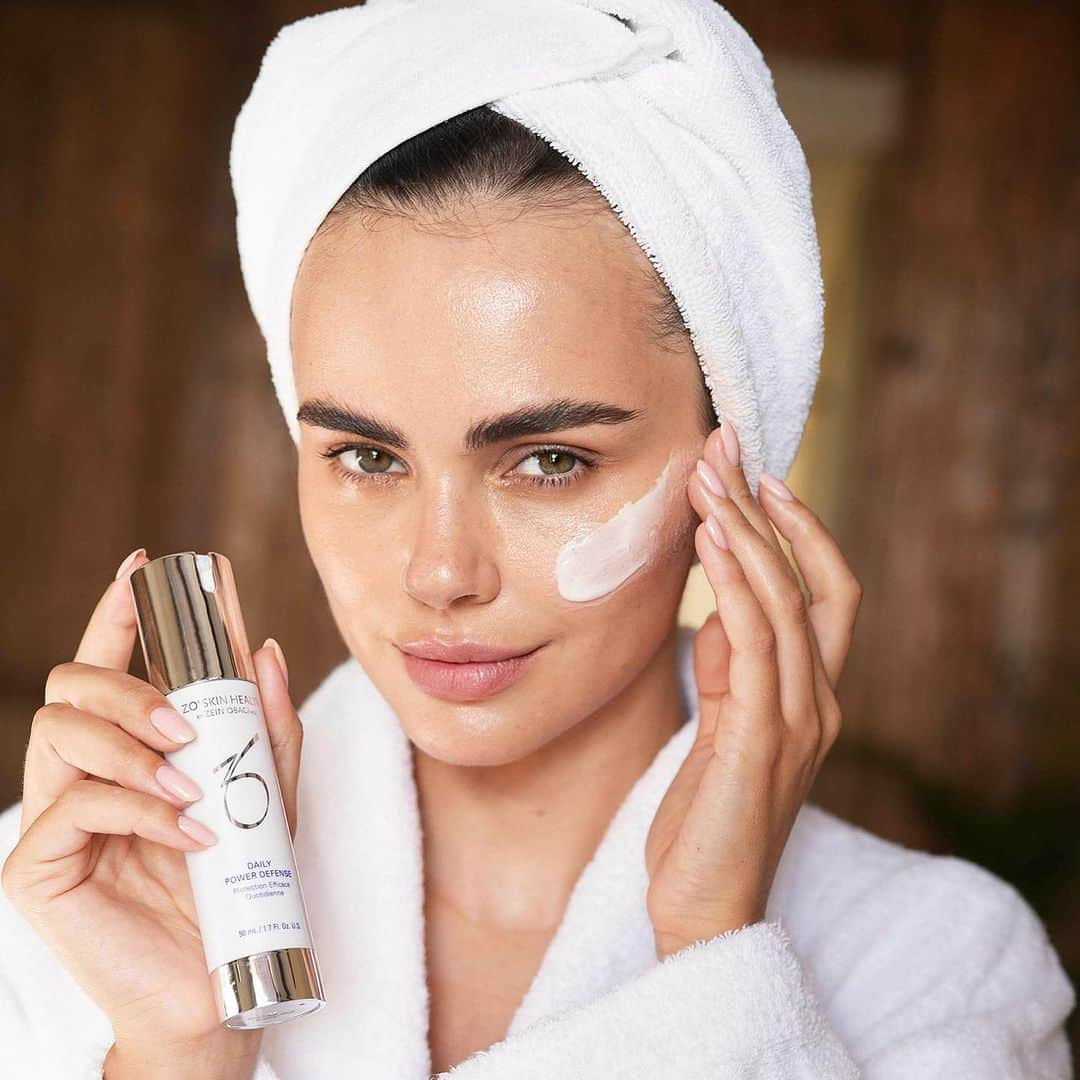 ゼニア・デリのインスタグラム：「Empower Your Skin Every Day with ZO Daily Power Defense! 💪 Elevate your skincare routine with this advanced formula that fights the signs of aging and supports healthy skin function. Unleash your skin's potential for a radiant, confident glow. ✨   ‎قم بتمكين بشرتك كل يوم مع ZO Daily Power Defense! 💪 ارفع روتين العناية بالبشرة الخاص بك مع هذه التركيبة المتقدمة التي تحارب علامات الشيخوخة وتدعم وظيفة الجلد الصحية. أطلق العنان لإمكانات بشرتك للحصول على توهج مشرق وواثق. ✨  #ZOBeauty #DailyPowerDefense #SkincareEssentials #ConfidentSkin #ZOskinhealth #zoskincentre #ZOsummer #dpd」