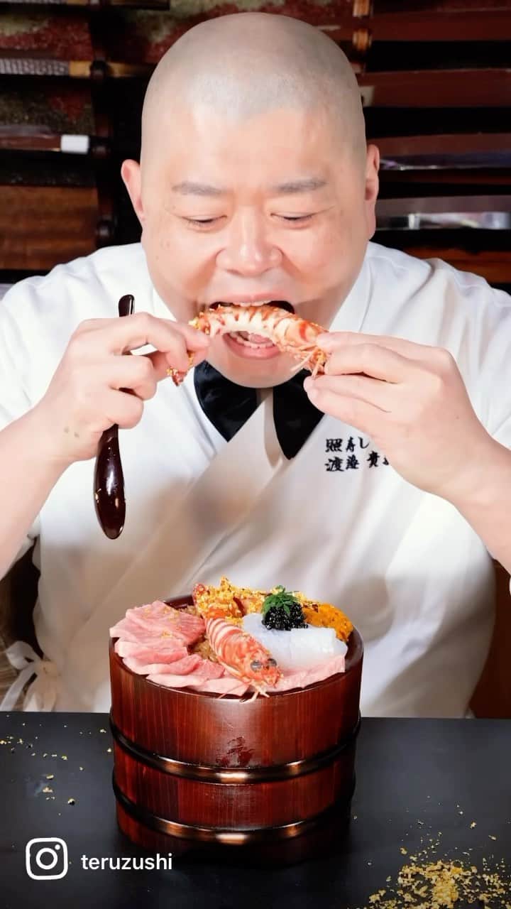  WATANABETAKAYOSHIのインスタグラム：「DozoDozobentobox  @teru_knives ←follow  #tasty#dozo#teruzushi#sushi#chef#chefknife #teruknives」