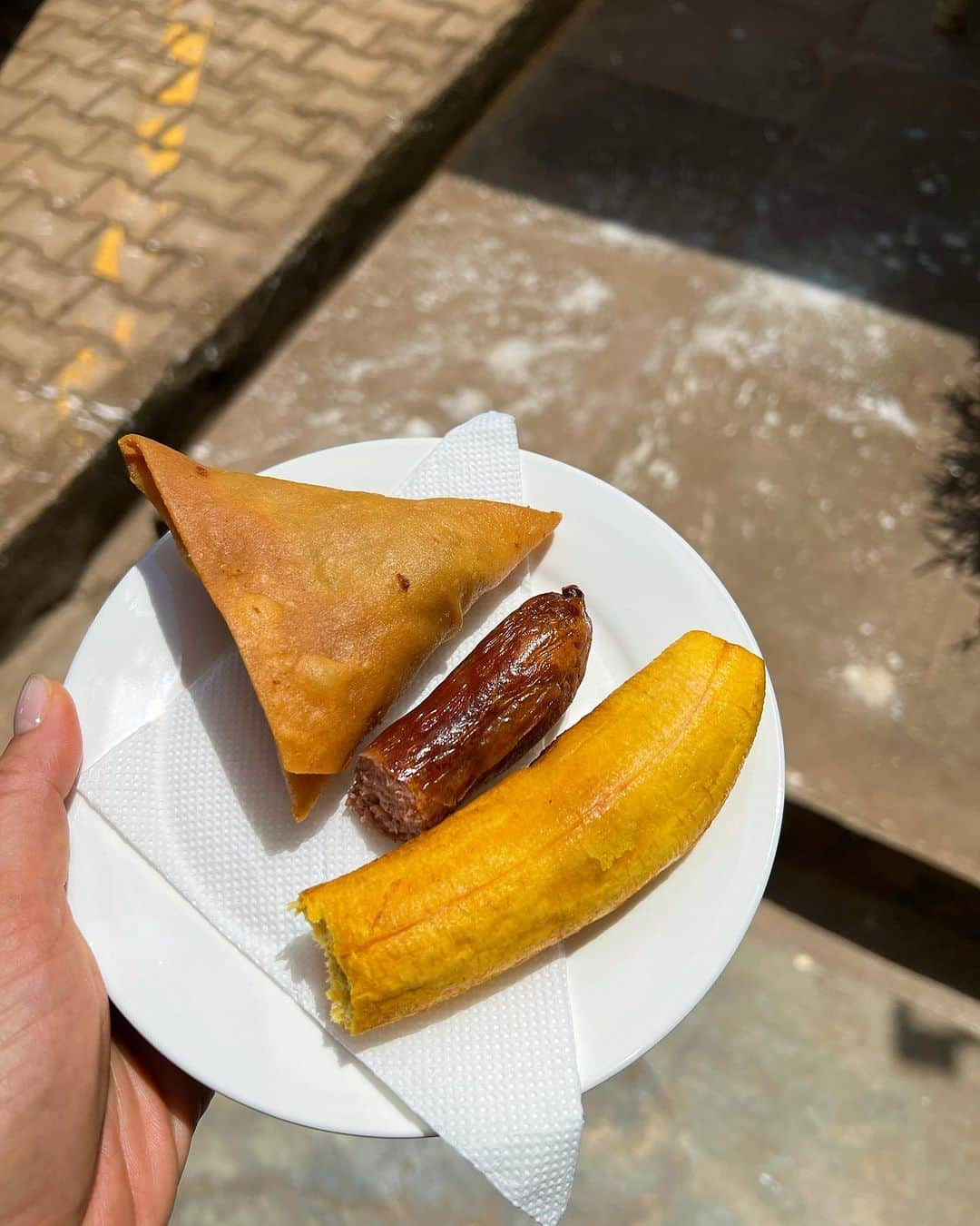 冨永愛さんのインスタグラム写真 - (冨永愛Instagram)「⁡ #食いしん坊シリーズ in Uganda🇺🇬 ⁡ ①山羊の肉のスープ(地元の定番料理)味付けは塩だけ ②③ストリート串焼(鶏、山羊、牛、レバー) ④ウガンダは基本の炭水化物としてバナナを食べる、甘くないバナナ🍌、鶏肉のサモサ ⑤世界で一番安いRolexと言われているストリートフード、Roll Eggs からの造語w ⁡ ワイルドなご飯！」8月24日 23時00分 - ai_tominaga_official