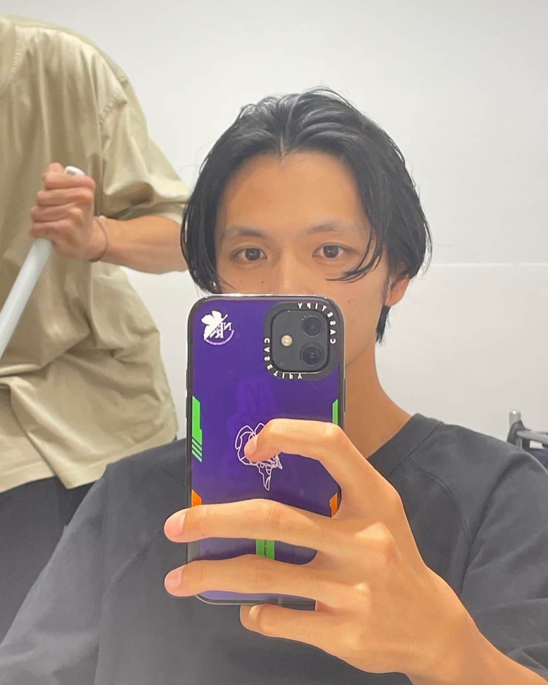長坂 睦生のインスタグラム：「髪切ったよちょっと」
