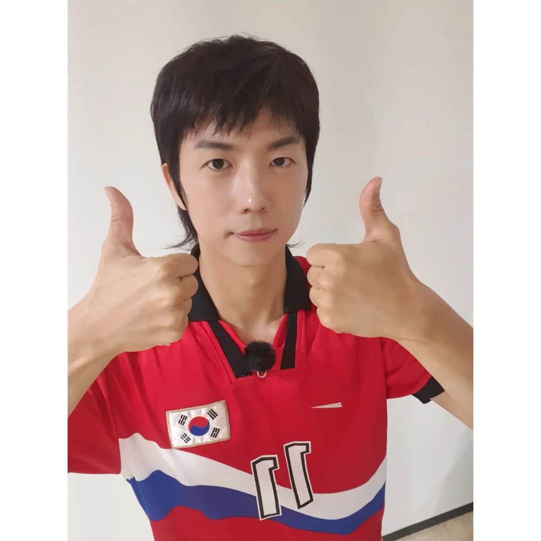 ウヨンさんのインスタグラム写真 - (ウヨンInstagram)「저의 어릴 적 최고의 선수님!! 정말 영광입니다♡ ⠀ 서정원 감독님!! 진심으로 감사드립니다♡」8月24日 23時08分 - 0430_live_boy