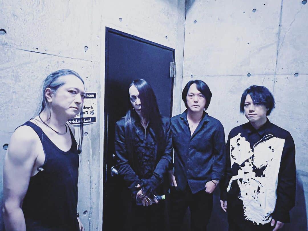 結生のインスタグラム：「gibkiy gibkiy gibkiy kazuma birth day “to death & too death” COPY BAND d – おやつの時間です。 – kazuma(Vo) 結生(Gt) 人時(Ba) sakura(Drs)」