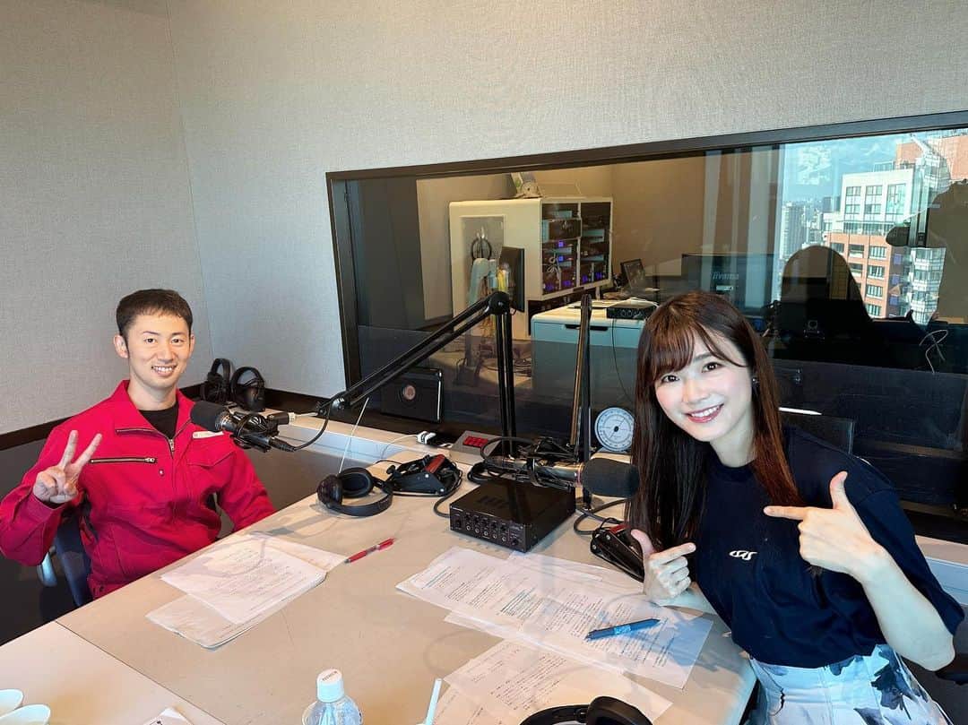 榎本麗美のインスタグラム：「. JAXAの「SLIM 」と 「XRISM 」を搭載した H-IIAロケットの打ち上げが、 8/27 9時30分15秒に🚀  「Space Explorers」のゲストには、 大変お忙しい中、 日本初の月面着陸を目指す月探査機『SLIM 』プロジェクトチームの 伊藤琢博さんが来てくださいました！ 伊藤さんのSLIMへの熱い想いとミッションのお話、ぜひお聴き下さい✨  私、すごく感動して、打ち上げがもっともっと楽しみになりましたよ！ 皆さん、応援をよろしくお願いします📣  (私は収録日に気合いを入れて、お気に入りの宇宙研ISASのTシャツ着ています💪)  ★Amazon #Audible 限定で配信中！新時代宇宙情報Podcast「Space Explorers」第２回目のゲストは日本初・世界初のミッションで大役を担っているJAXA「SLIM」プロジェクトチームの #伊藤琢博 さん。 ホストは宇宙キャスター #榎本麗美 月探査機「SLIM」ミッションとは!? ↓ sbwl.to/02tw  #SpaceExplorers」