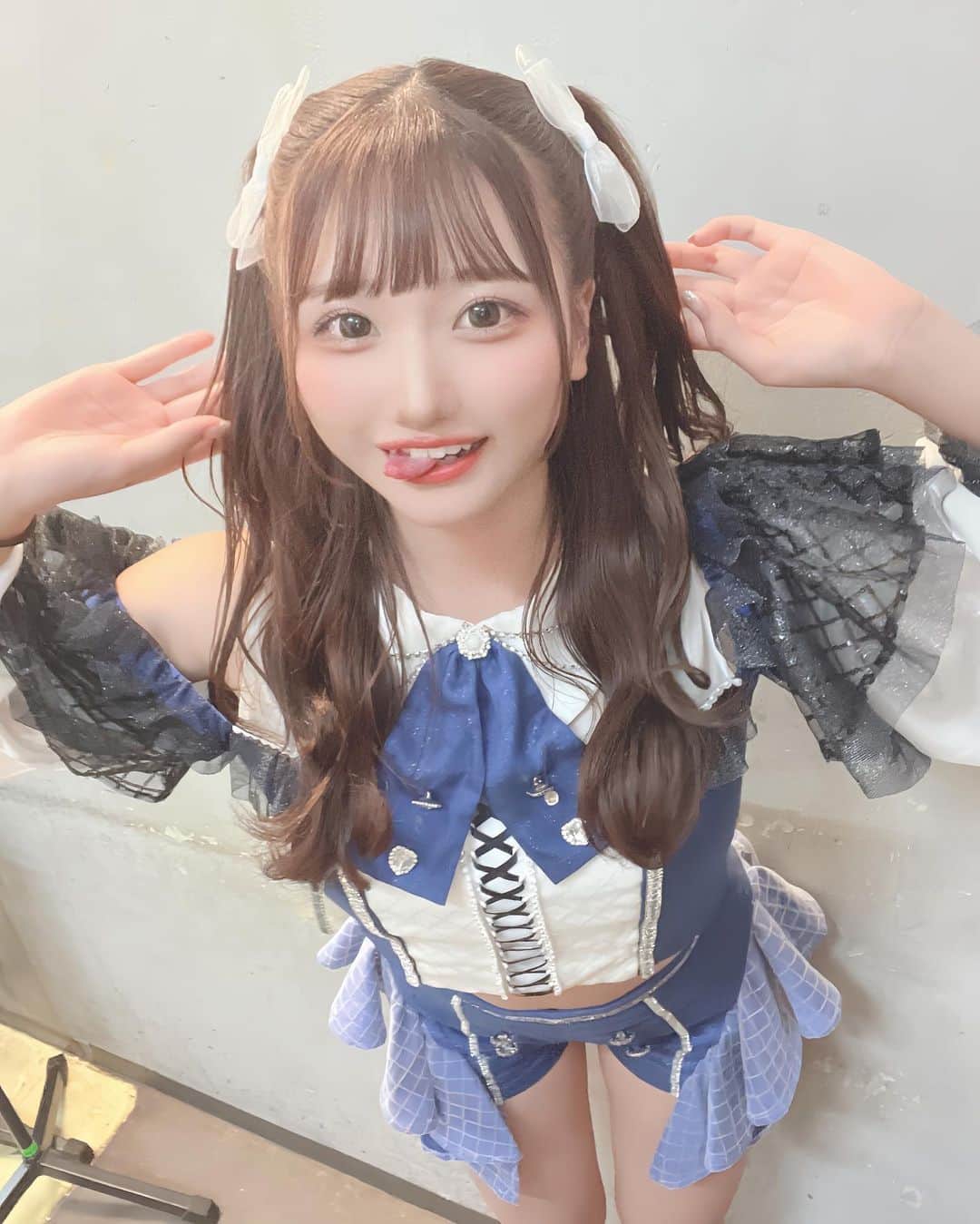 のインスタグラム：「わんわんわんわんわんわんわんわんわんわんわんわんわんわんわんわんわん!!🐶‪‪❤︎‬  ･  ･  ･  ． #japaneseidol #japanesegirl #idol #instagood #instalike #selca #followforfollowback #selfie #today #ootd #dailylook #instafashion #followme #アイドル前髪 #makeup #今日のコーデ  #アイドル  #ショーパンコーデ  #アイドルメイク  #ゆる巻き #いいね返し #自撮り #自撮り女子 #自撮り界隈 #推してください #ヘアアレンジ #オフショル #簡単ヘアアレンジ #アイドル衣装 #ハーフツイン」