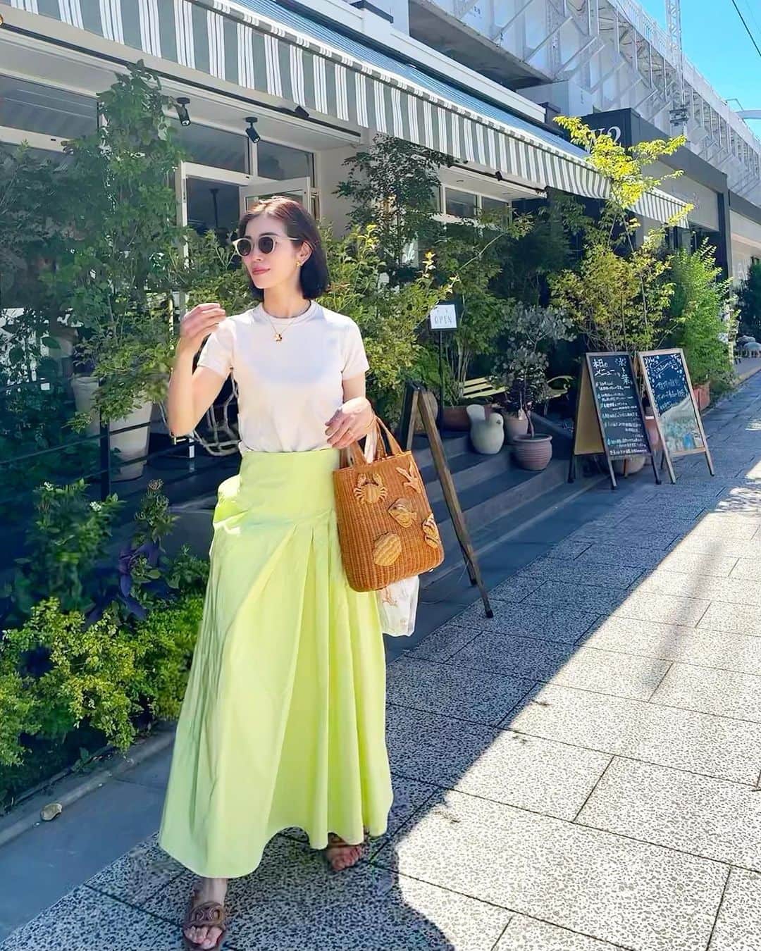 川人未帆さんのインスタグラム写真 - (川人未帆Instagram)「・ ベージュ×ライムグリーン🌟 沢山使ったこのカゴバッグも、もうすぐお