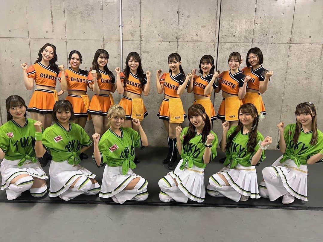 Passionさんのインスタグラム写真 - (PassionInstagram)「【💚TOKYOシリーズ🧡】 ⁡ TOKYOシリーズ 読売巨人軍公式マスコットガールVENUSさんとの スペシャルコラボパフォーマンスは いかがでしたか😳✨？ ⁡ VENUSさんとのコラボは オープニングダンス、そしてイニング間4回にパフォーマンスさせて頂きました💚🧡 ⁡ ありがとうございました😌☘️ ⁡  明治神宮野球場での東京シリーズ💚 VENUSさんは9月5日(火)にご来場いただきます！ コラボパフォーマンスお楽しみに🗼  ⁡ ⁡ #東京ヤクルトスワローズ #東京 #ヤクルト #スワローズ#TEAMSWALLOWS #Swallows #YS #パッション #Passion2023 #プロ野球 #情熱 #燕パワー #TOKYOシリーズ  #東京ドーム #チアコラボ #VENUS ⁡ ⁡」8月24日 23時36分 - ys_passion_official