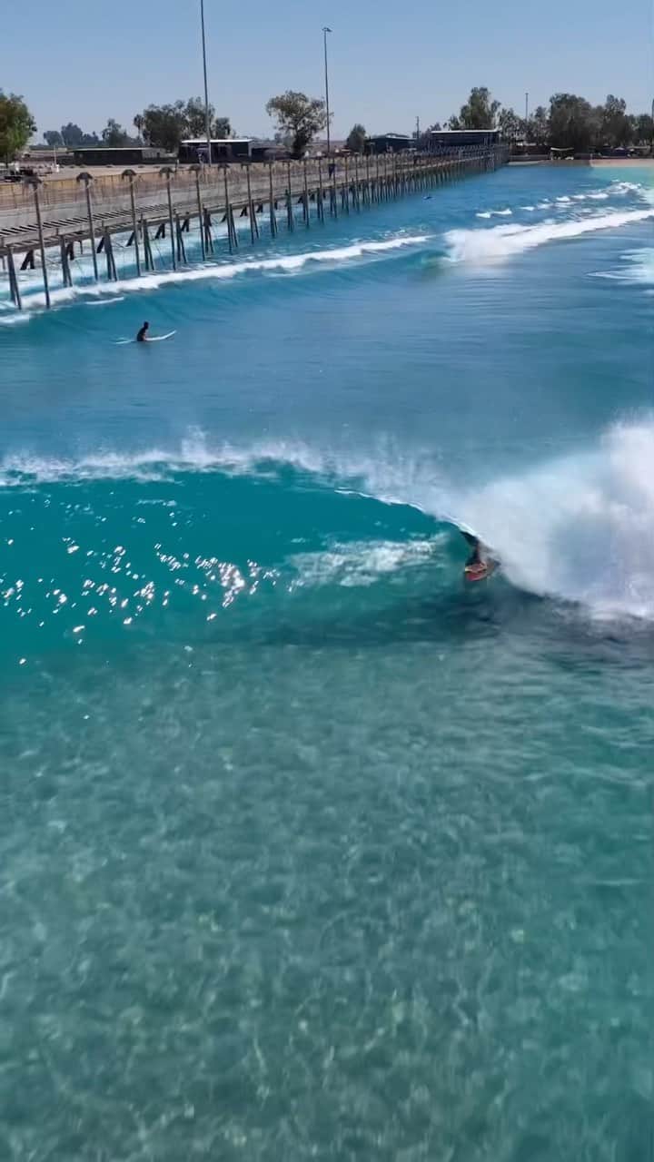 五十嵐カノアのインスタグラム：「yesterday at the wavepool with the @redbull fam! this place truly never gets old… it actually felt really weird surfing the wave just for fun and not trying to get a score 😅」