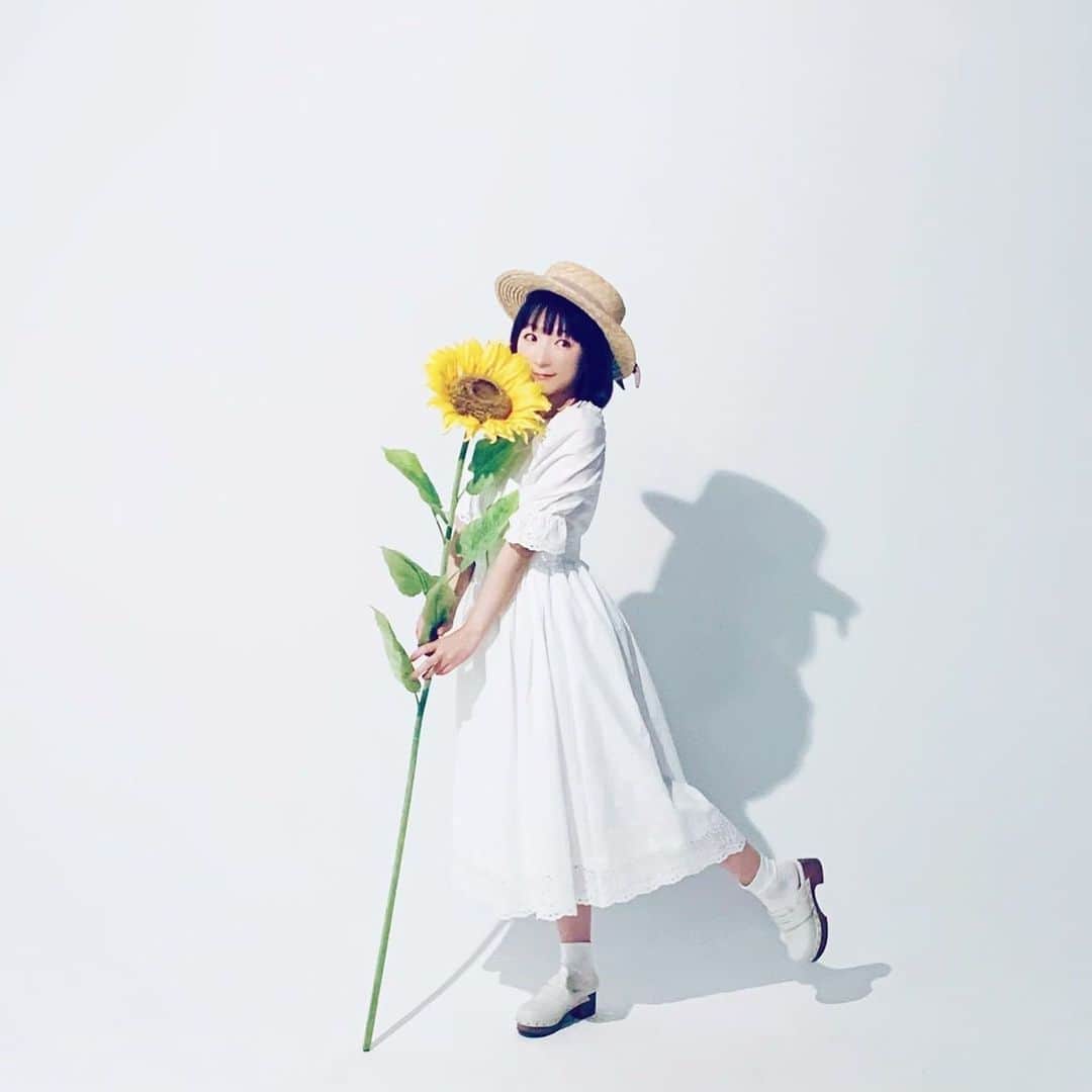堀江由衣のインスタグラム：「.  夏休み記念その36♪  夏っぽい写真♪  あと、1週間ですね！ 頑張りましょう〜！」