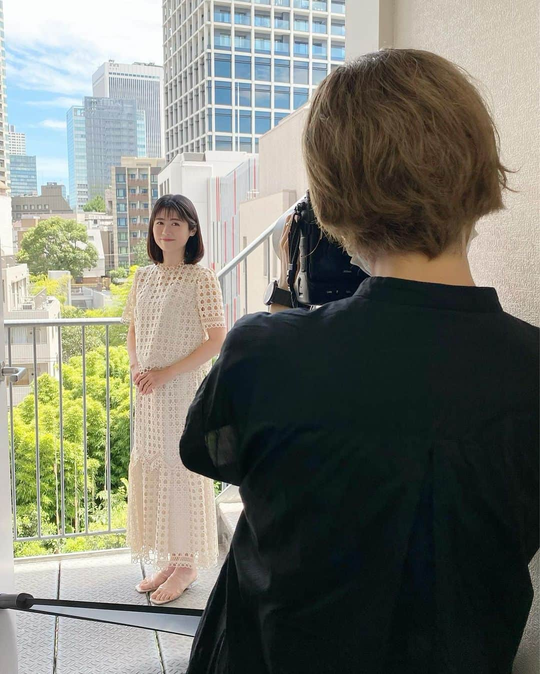 松尾依里佳さんのインスタグラム写真 - (松尾依里佳Instagram)「💫  本日の朝日新聞全国版の夕刊 「一語一会」にて インタビュー記事を掲載いただいております☺️  関西で知らない人はいない 角さん！  実は私が、いまの演奏活動以外の お仕事を始めたきっかけには 角さんのお言葉がありました  いまの私があるのは 間違いなく角さんのおかげで 恩人以外なにものでもありません😭✨  16年前の夏の出来事 人と人とのご縁の有り難さ  改めて深く感謝いたします🙏✨  よろしければ記事をお読みください☺️  ストーリーズにリンクを張っています☺︎  先日こちらの衣装について ご質問いただきました  こちらは私物で @celford_official のセットアップです☺️  #角淳一 さん #角さん #ちちんぷいぷい #畷高 #大阪府立四條畷高校 #朝日新聞 #一語一会 @asahi_shimbun」8月25日 0時06分 - erika.matsuo