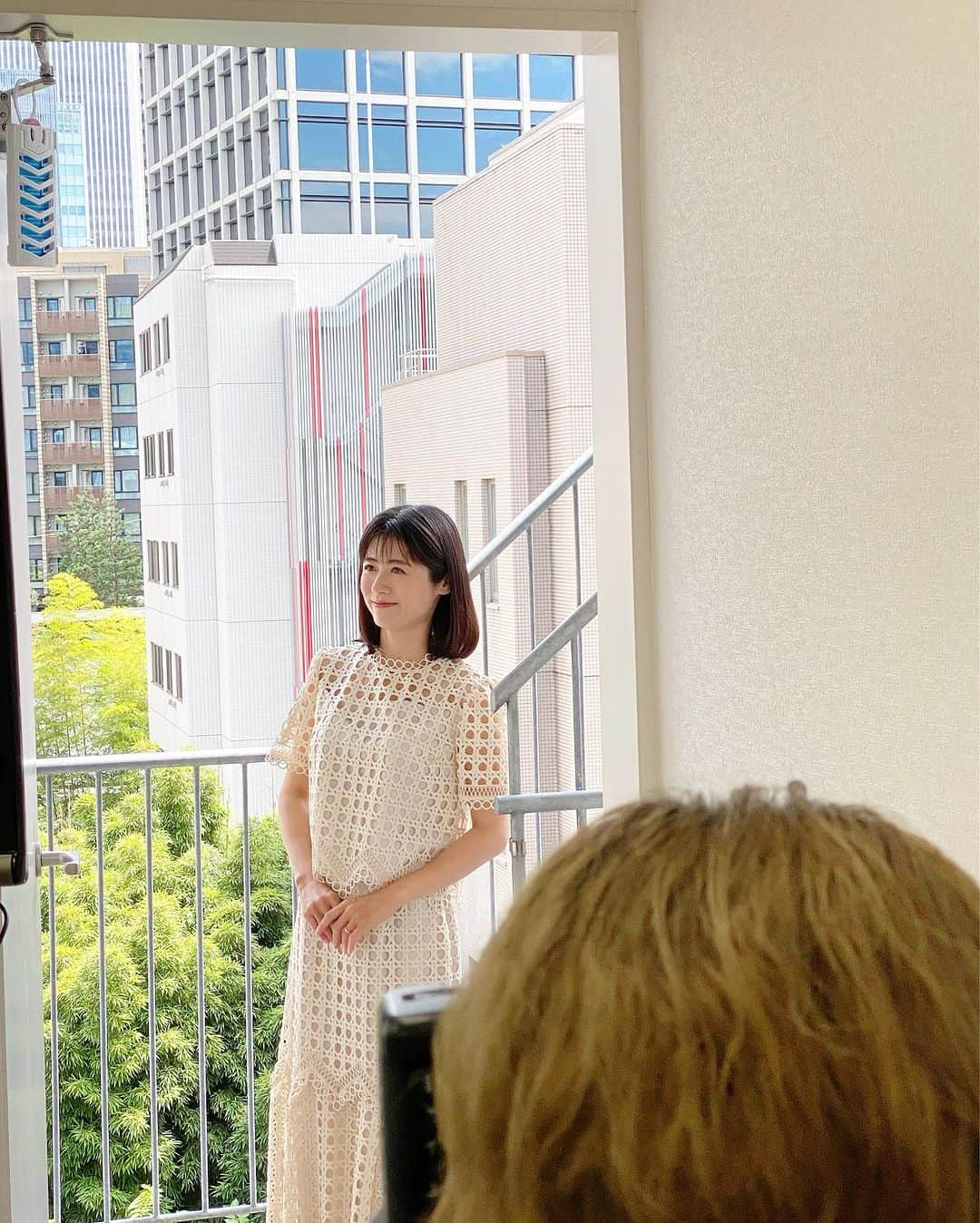 松尾依里佳さんのインスタグラム写真 - (松尾依里佳Instagram)「💫  本日の朝日新聞全国版の夕刊 「一語一会」にて インタビュー記事を掲載いただいております☺️  関西で知らない人はいない 角さん！  実は私が、いまの演奏活動以外の お仕事を始めたきっかけには 角さんのお言葉がありました  いまの私があるのは 間違いなく角さんのおかげで 恩人以外なにものでもありません😭✨  16年前の夏の出来事 人と人とのご縁の有り難さ  改めて深く感謝いたします🙏✨  よろしければ記事をお読みください☺️  ストーリーズにリンクを張っています☺︎  先日こちらの衣装について ご質問いただきました  こちらは私物で @celford_official のセットアップです☺️  #角淳一 さん #角さん #ちちんぷいぷい #畷高 #大阪府立四條畷高校 #朝日新聞 #一語一会 @asahi_shimbun」8月25日 0時06分 - erika.matsuo