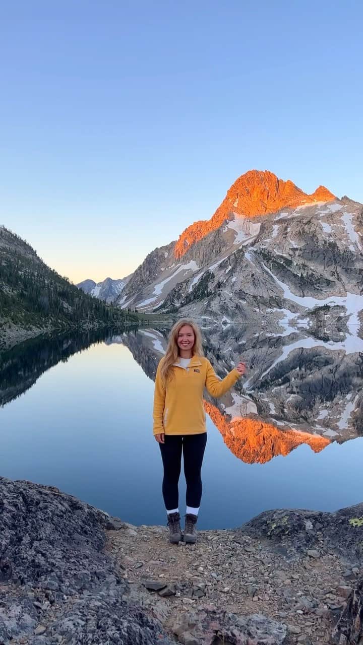 L.L.Beanのインスタグラム：「“From hot days by the lake to cool evenings in the alpine, I have been loving my L.L.Bean gear for any weather that the mountains bring.” -@juliiathompson #BeanOutsider」