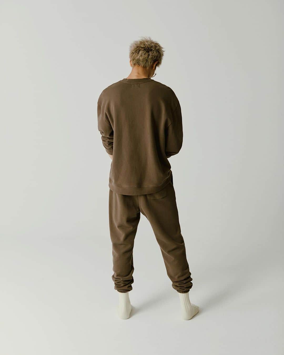 ジョン エリオットのインスタグラム：「French Terry classics in Chocolate. Autumn tones are available now. Link in stories and bio.」