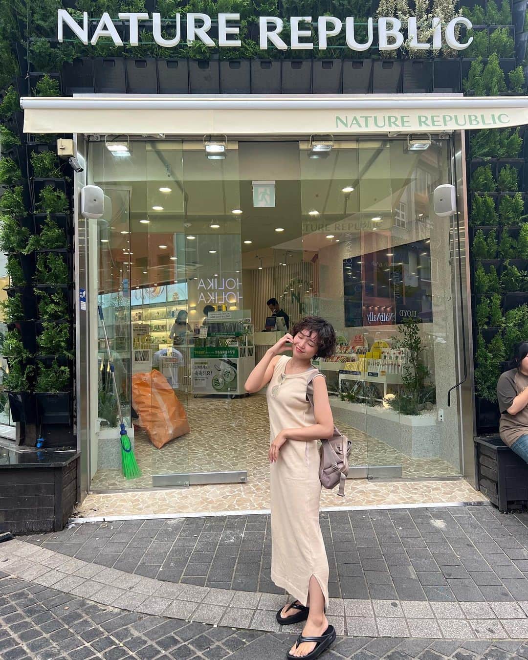 伊藤澄花のインスタグラム：「夜中にそっと更新しとこ🤫🇰🇷 だーいすきなネイリパ🫶  진짜 촣아 네이리파🤍  #韓国 #韓国旅行」