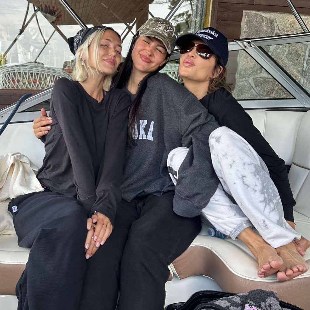 リサ・リナのインスタグラム：「My favorite people on the planet🌎My heart and soul ❤️」