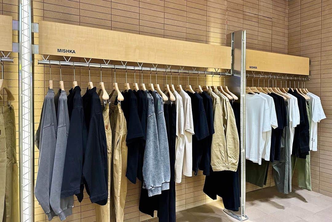 ミシカさんのインスタグラム写真 - (ミシカInstagram)「New @mishkashanghai store opened this week in Shanghai, China. Store re-brand & design. Looking sharp! 🔪 #mishka #mishkachina」8月25日 0時08分 - mishkagram