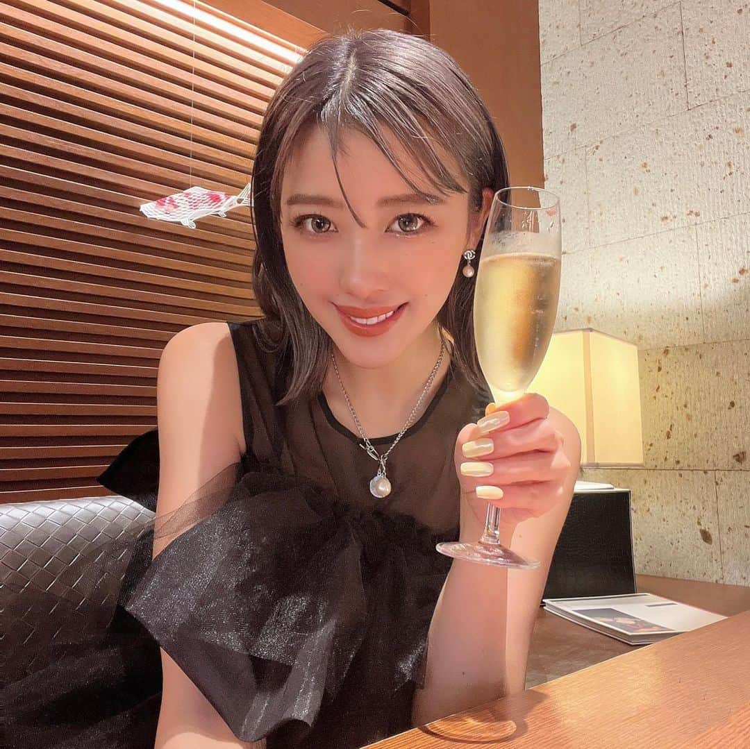 夏焼雅さんのインスタグラム写真 - (夏焼雅Instagram)「お誕生日を迎えました🥂🤍✨ これからもよろしくお願いします🫶🏻」8月25日 0時10分 - miyaaa0825