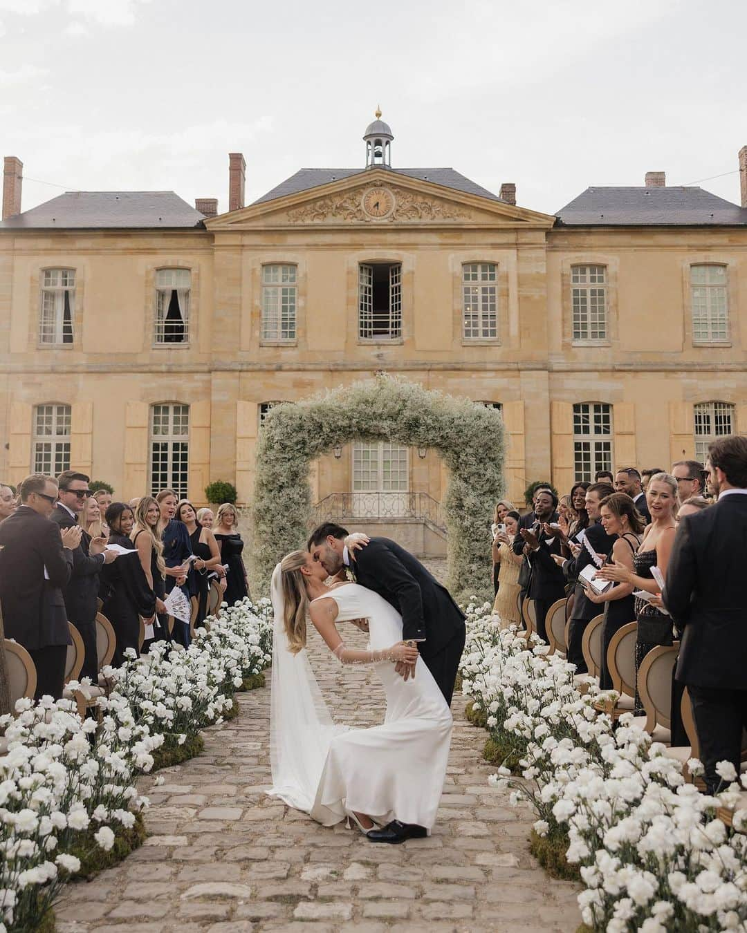 Pronoviasさんのインスタグラム写真 - (PronoviasInstagram)「If I’m dreaming, don’t wake me up💛 @hannahg11 and @dylanbarbour tied the knot in a dreamlike wedding at a French Chateau✨  Hannah looked absolutely stunning in 3 Haute Couture Custom-Made #AtelierPronovias dresses✨  We wish the beautiful couple a lifetime of happiness!  Wedding planners: @wsociety.co  Production: @bircheventdesign  Photographer: @bebavowels  Videographer: @dk_wedding_film  Accessory styling: @hopelavine  Hairstyle: @hairbybradleyleake  Make up artist: @tracewatkins  Make up: @lancomeofficial  Hair: @kerastase_official  Jewelry: @verstolo  #PronoviasBride」8月25日 0時45分 - pronovias