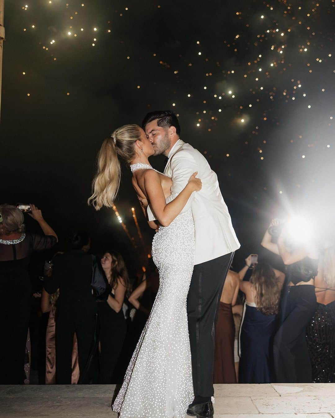 Pronoviasさんのインスタグラム写真 - (PronoviasInstagram)「If I’m dreaming, don’t wake me up💛 @hannahg11 and @dylanbarbour tied the knot in a dreamlike wedding at a French Chateau✨  Hannah looked absolutely stunning in 3 Haute Couture Custom-Made #AtelierPronovias dresses✨  We wish the beautiful couple a lifetime of happiness!  Wedding planners: @wsociety.co  Production: @bircheventdesign  Photographer: @bebavowels  Videographer: @dk_wedding_film  Accessory styling: @hopelavine  Hairstyle: @hairbybradleyleake  Make up artist: @tracewatkins  Make up: @lancomeofficial  Hair: @kerastase_official  Jewelry: @verstolo  #PronoviasBride」8月25日 0時45分 - pronovias