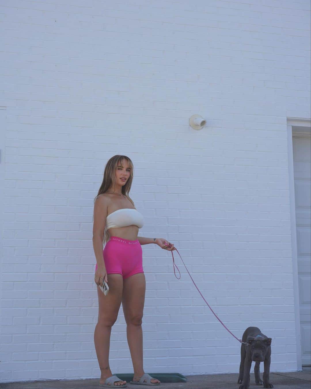 ニッキー・ヒートンのインスタグラム：「Meet Daisy. She likes to poop inside and chew on only sentimental things.」