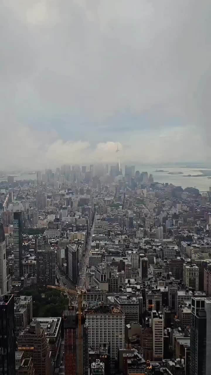 Empire State Buildingのインスタグラム：「A perfect way to start your day   📷: @kingy27nyc」
