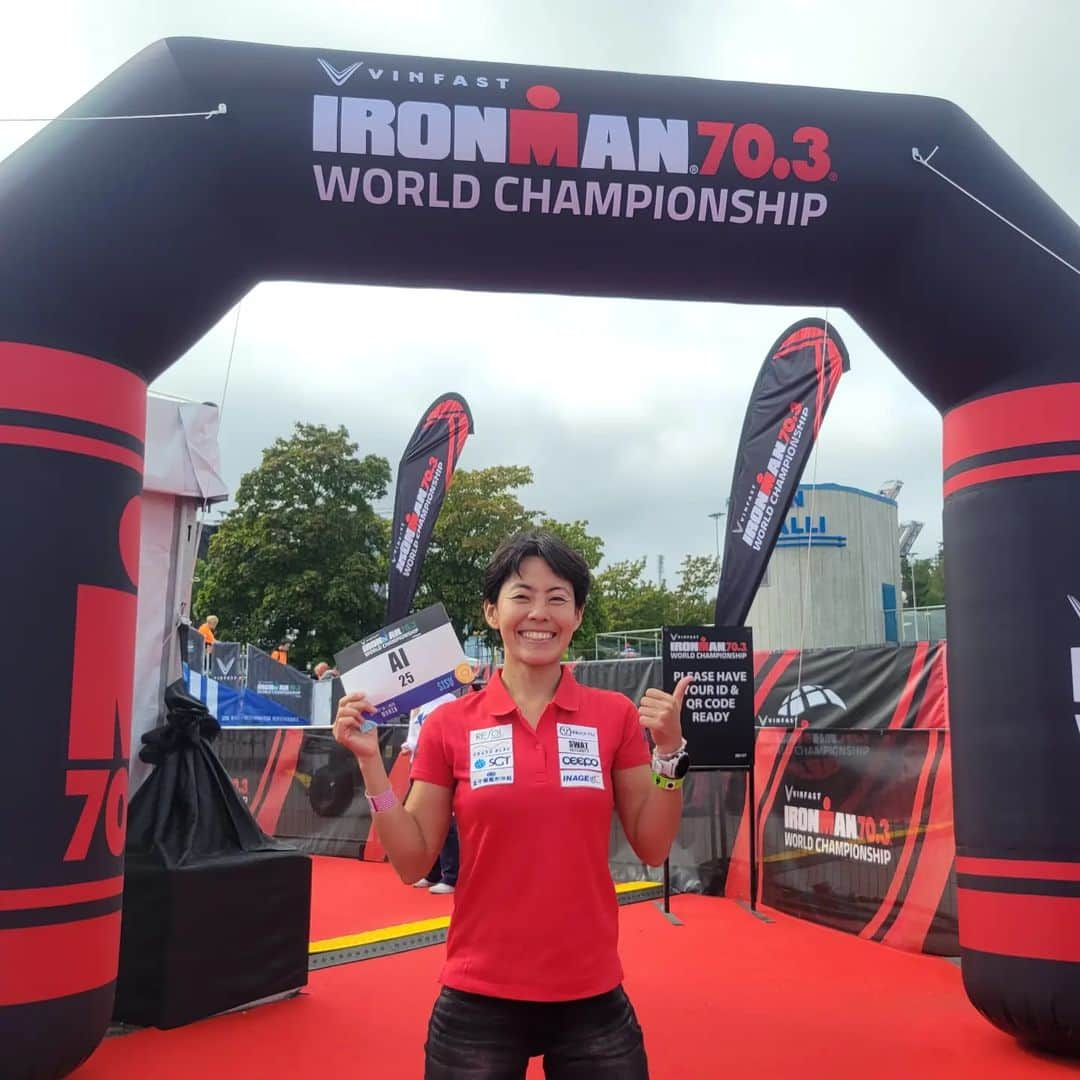 上田藍のインスタグラム：「.  ☀️☀️☀️☀️☀️☀️☀️☀️☀️☀️☀️  IRONMAN 70.3 WORLD CHAMPIONSHIP🇫🇮 Race no.25🌟Ai #finland🇫🇮 #lahti  #iwilldomybest   8/26(土)にフィンランドにて開催される【アイアンマン70.3ワールドチャンピオンシップ】に出場をします🇫🇮 昨夕、オーストリアからフィンランドに移動をしてきました✈️✨  世界選手権出場は初めてとなりますので、世界の強豪選手の皆さんにしっかりチャレンジをしてきたいと思います🏊️🚲️🏃✨  競技歴はベテランになってきましたが、ロングのカテゴリーに転向してからは挑戦者となるので、ベストを尽くす中で、多くを吸収し、学んできたいと思います💪✨  レースナンバーは【25】です。 是非とも応援パワーを宜しくお願いいたします☀️本番に向けて、しっかり仕上げていきたいと思います🤗✨  🌟プロ女子スタート：🇫🇮07時30分（日本時間＝🇯🇵13時30分）  距離：スイム1.93km、バイク90.1km、ラン21.1km  【IRONMAN 70.3 World Championship】 https://www.ironman.com/im703-world-championship-2023  【IRONMAN LIVE】 https://www.ironman.com/live  【IRONMAN Tracker app】 https://www.ironman.com/app-tracking-information  ＊スマートフォンにアプリをダウンロードして大会を選択、選手名を入力すると、チェック時の位置や順位、ペースが確認可能となります📱✨  #アイアンマン703チャンピオンシップ #フィンランド🇫🇮 #チェックインをしてきました #本番に向けて整えていきます🌿 #応援を宜しくお願いいたします☀️ #トライアスロン #上田藍 #感謝🌟」