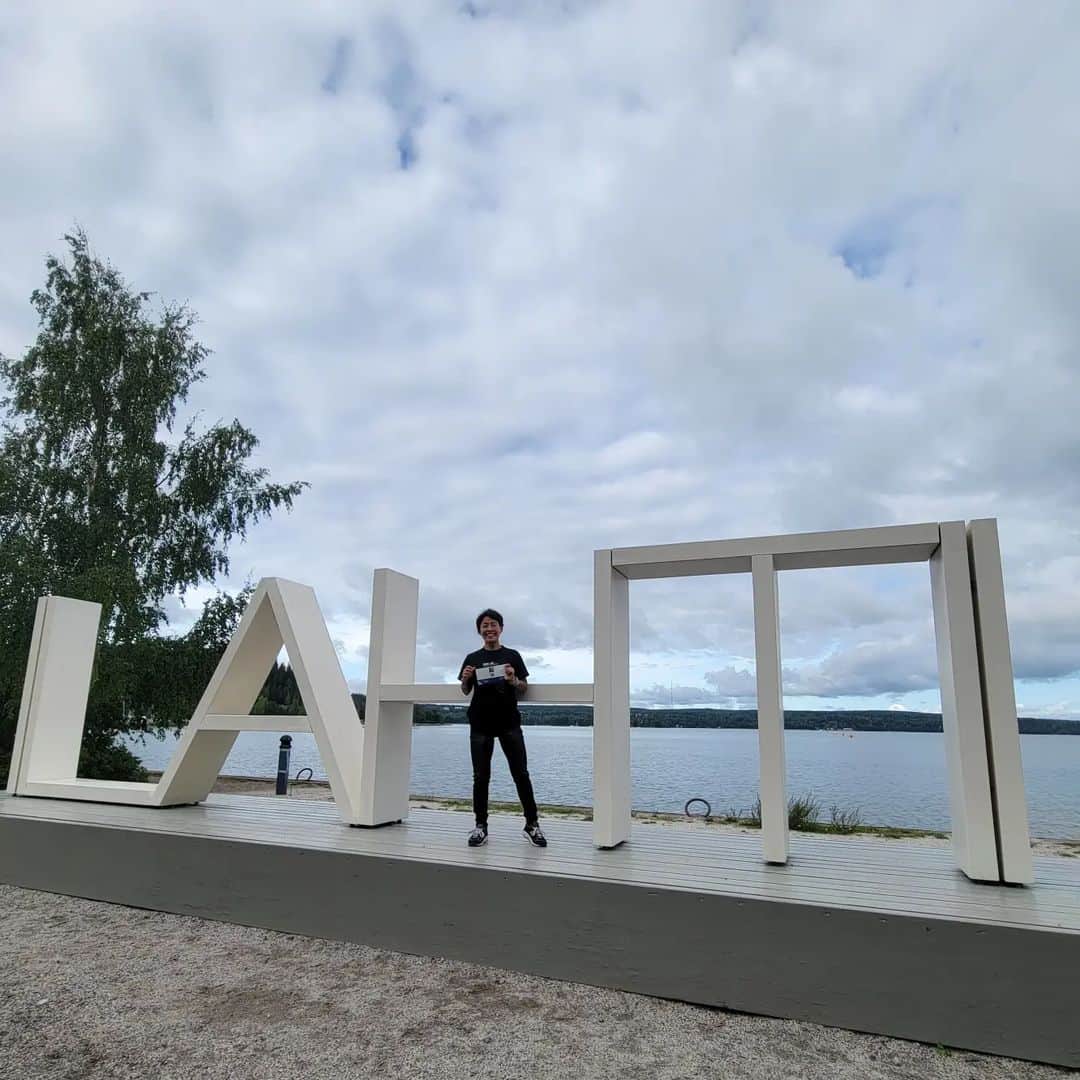 上田藍さんのインスタグラム写真 - (上田藍Instagram)「.  ☀️☀️☀️☀️☀️☀️☀️☀️☀️☀️☀️  IRONMAN 70.3 WORLD CHAMPIONSHIP🇫🇮 Race no.25🌟Ai #finland🇫🇮 #lahti  #iwilldomybest   8/26(土)にフィンランドにて開催される【アイアンマン70.3ワールドチャンピオンシップ】に出場をします🇫🇮 昨夕、オーストリアからフィンランドに移動をしてきました✈️✨  世界選手権出場は初めてとなりますので、世界の強豪選手の皆さんにしっかりチャレンジをしてきたいと思います🏊️🚲️🏃✨  競技歴はベテランになってきましたが、ロングのカテゴリーに転向してからは挑戦者となるので、ベストを尽くす中で、多くを吸収し、学んできたいと思います💪✨  レースナンバーは【25】です。 是非とも応援パワーを宜しくお願いいたします☀️本番に向けて、しっかり仕上げていきたいと思います🤗✨  🌟プロ女子スタート：🇫🇮07時30分（日本時間＝🇯🇵13時30分）  距離：スイム1.93km、バイク90.1km、ラン21.1km  【IRONMAN 70.3 World Championship】 https://www.ironman.com/im703-world-championship-2023  【IRONMAN LIVE】 https://www.ironman.com/live  【IRONMAN Tracker app】 https://www.ironman.com/app-tracking-information  ＊スマートフォンにアプリをダウンロードして大会を選択、選手名を入力すると、チェック時の位置や順位、ペースが確認可能となります📱✨  #アイアンマン703チャンピオンシップ #フィンランド🇫🇮 #チェックインをしてきました #本番に向けて整えていきます🌿 #応援を宜しくお願いいたします☀️ #トライアスロン #上田藍 #感謝🌟」8月25日 1時09分 - ai_love_tri