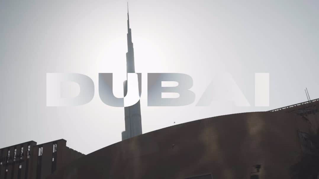 ファボラスのインスタグラム：「You can overcome your NIGHTMARES with your DREAMS [shot by @drevinciwrks]   #DUBAI」