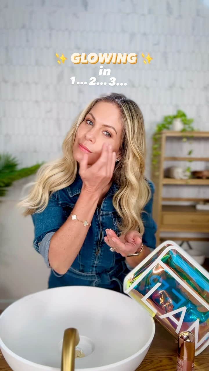 キャンディス・キャメロン・ブレのインスタグラム：「4 steps to get glowing ✨— @drlancerrx The Method Polish, The Method Cleanse, The Method Nourish, AND the Dani Glow Skin Perfector  This kit is available only on @qvc 🙌🏼 and I’ll be on tomorrow evening for 1 hour from 9PM-10PM EST / 6PM-7PM PST with @shawnkillingerqvc featuring this ‘Get The Glow Kit’ and a few other Lancer favorites!」