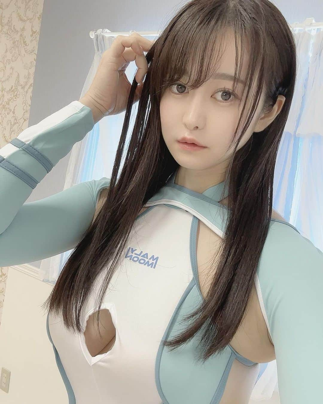 伊藤しずなのインスタグラム：「綾波レイが着ていそうな衣装   #グラビアアイドル　 #水着　 #水着姿　 #水着女子　 #follow  #followme　 #グラビア　  #アイドル　  #japanesegirl  #happy  #girl  #cute  #swimsuit  #swimwear  #gravure  #gravureidol  #gravuremodel  #セクシー #sexy  #撮影 #自撮り #自撮り女子  #粉我 #声優志望　 #黒髪ロング  #ストレートヘア  #blackhair #ぴちぴち　 #色白　 #色白女子」