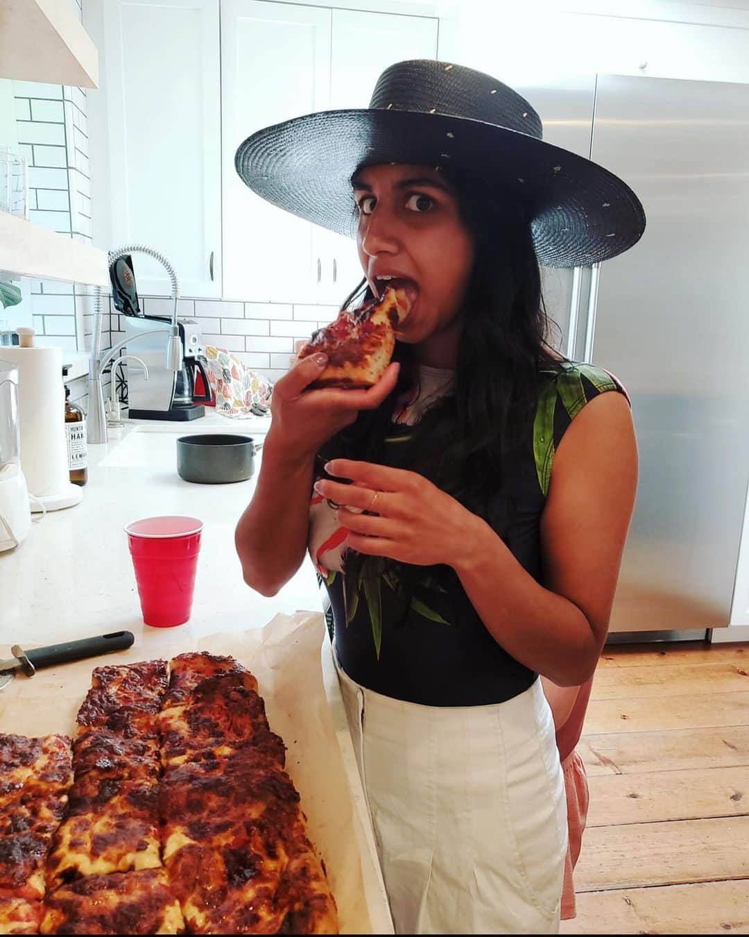 のインスタグラム：「Happy birthday to the miniatures of mice!!!  To my favorite escape room partner! To my wine, pizza and cookie loving besty! You are a spunky shining light to everyone around you and we love u more than you will ever know xoxoxox @mlpadman 💗」